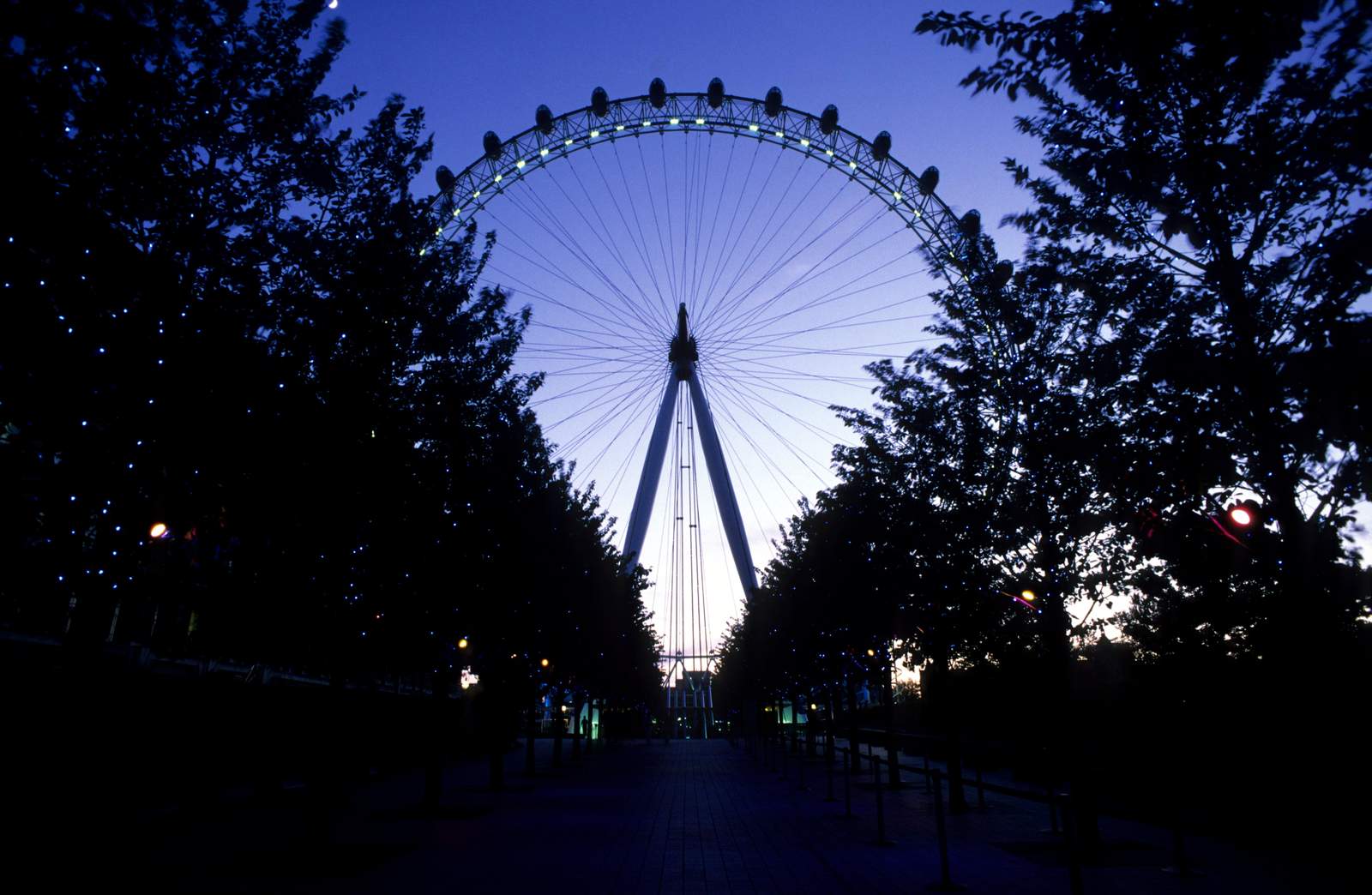 Image 2030_LondonEyeTwilight.jpg