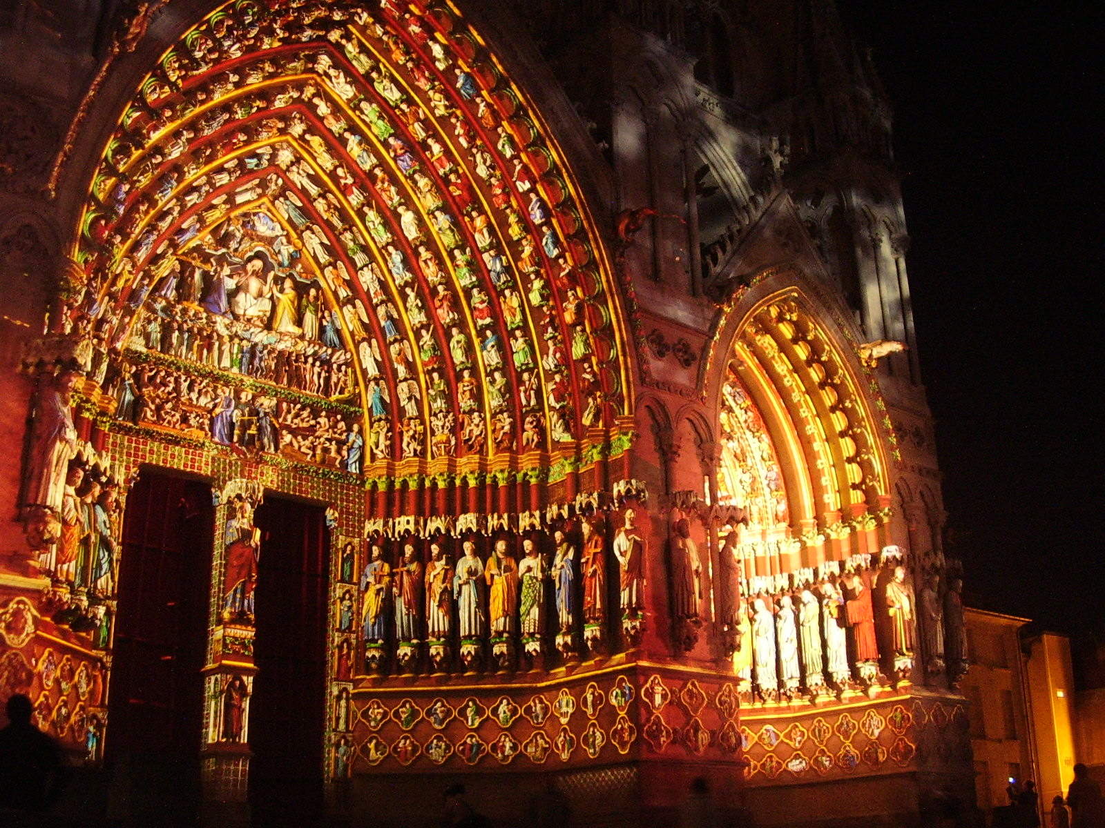 Image 1620_amiens_cathedral_illuminated.jpg