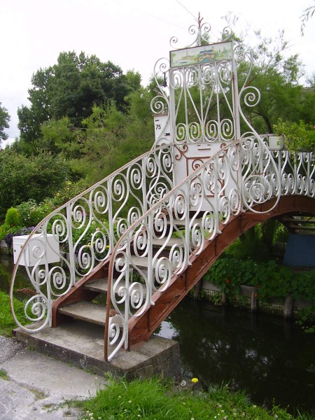 Image 1640_amiens_gardens1.jpg