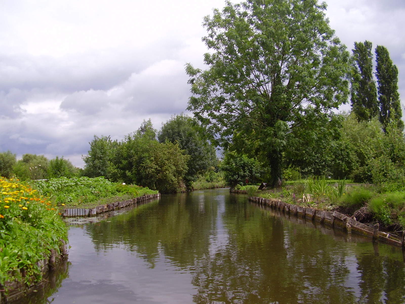 Image 1640_amiens_gardens2.jpg