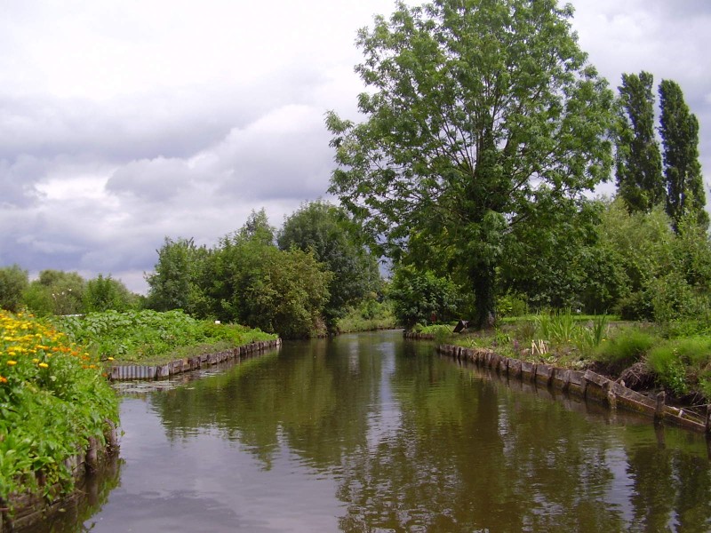 Image 1640_amiens_gardens2.jpg