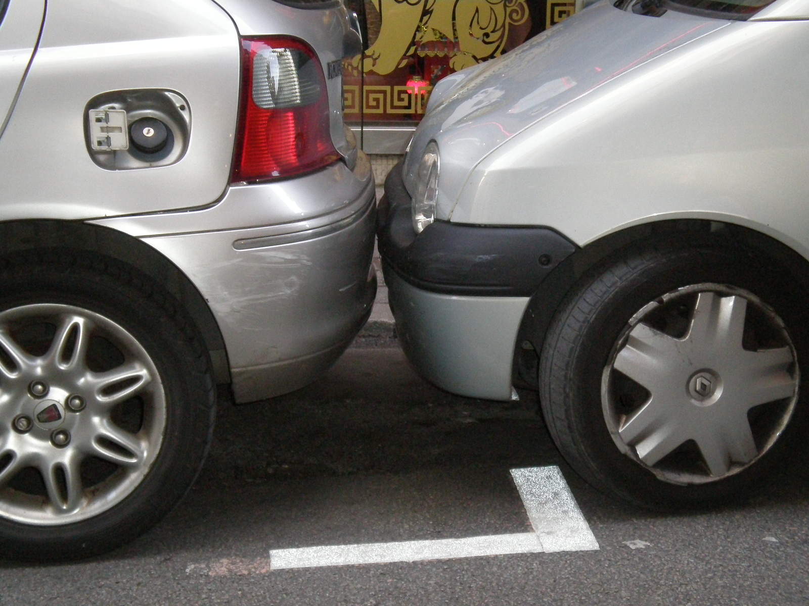 Image 1840_nantes_cars.jpg