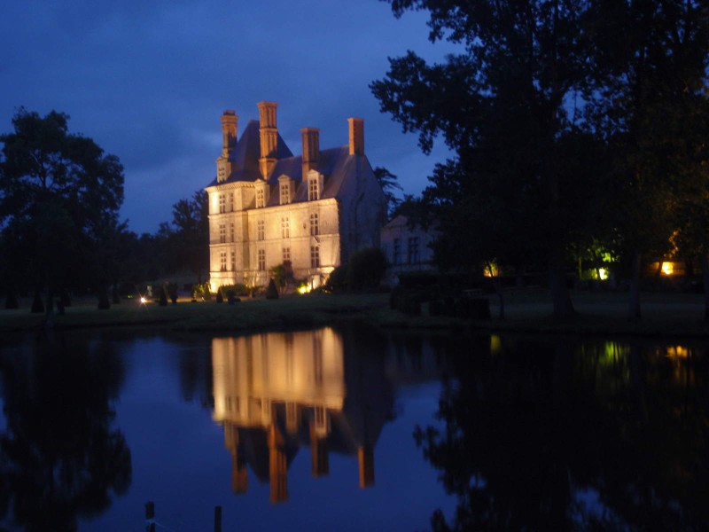 Image 1920_vendee_castle_night_p7180728.jpg