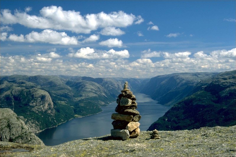 Image 3050_LysebotnStoneman.jpg