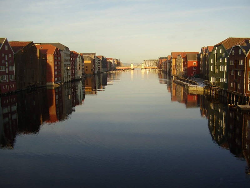 Image 3430_trondheim_houses_near_river_pa050565.jpg