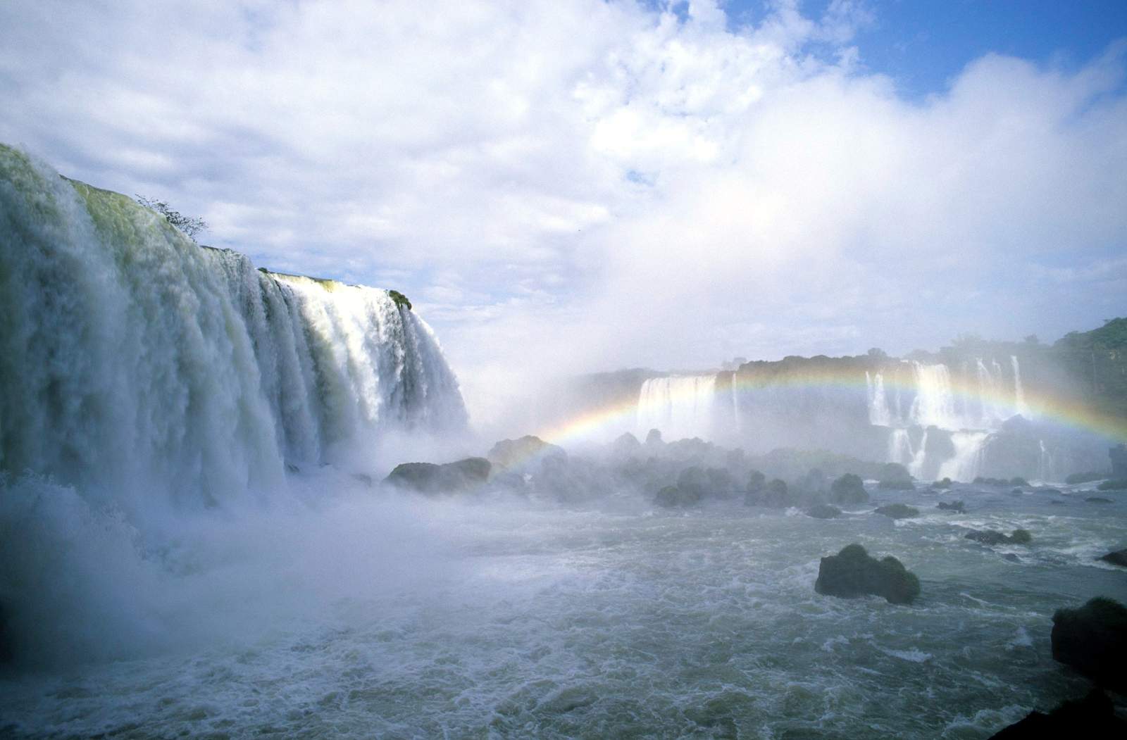 Image 9240_IguazuFallsBrasilWithRainbow.jpg
